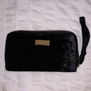 Phone-charging Black Velvet Wrist Clutch